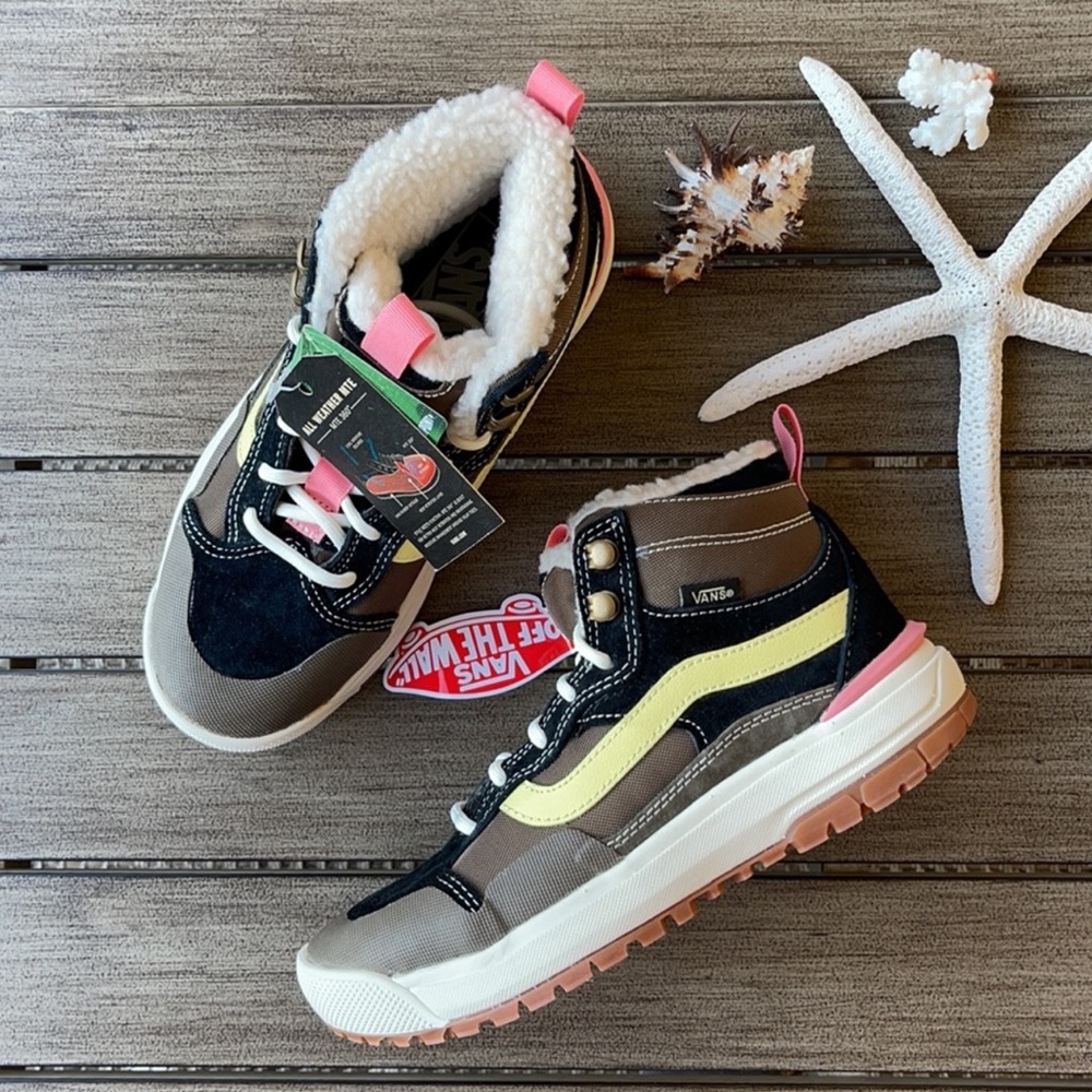 🌴🔆VANS- ALL WEATHER HIKING BOOTS🔆🌴 - Picture 3 of 13
